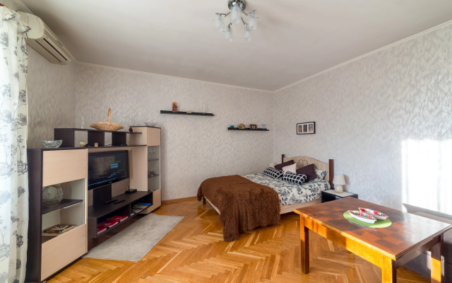 Sunny Volkov 21 Flat