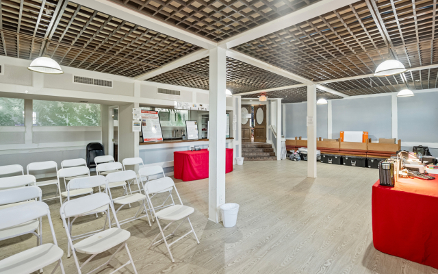 Отель Coratel Plus Suites Wichita West Airport