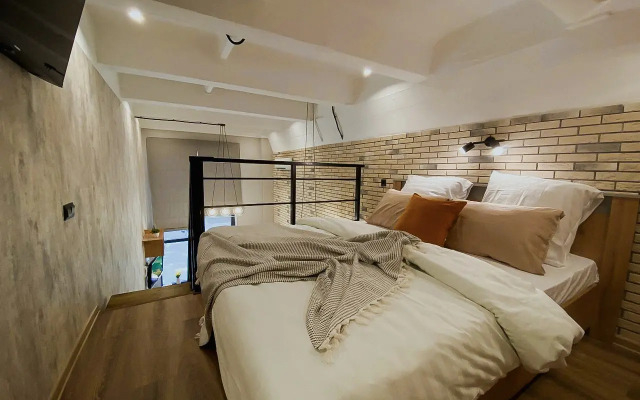 Green FOX iz dvukh urovnei s panoramnymi oknami Flat