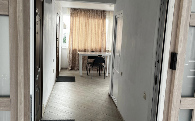 Trekhmestny S Sobstvennoy Vannoy Komnatoy Apartment