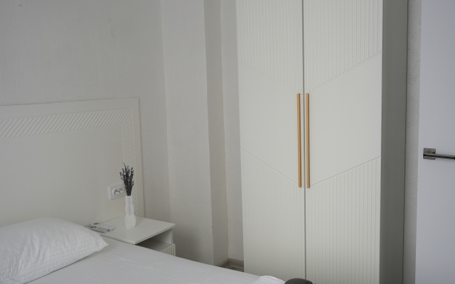 Апартаменты на Светлой 18 (208)