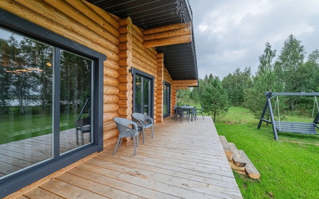 Частный дом в поселке Разливы-1, 8Б