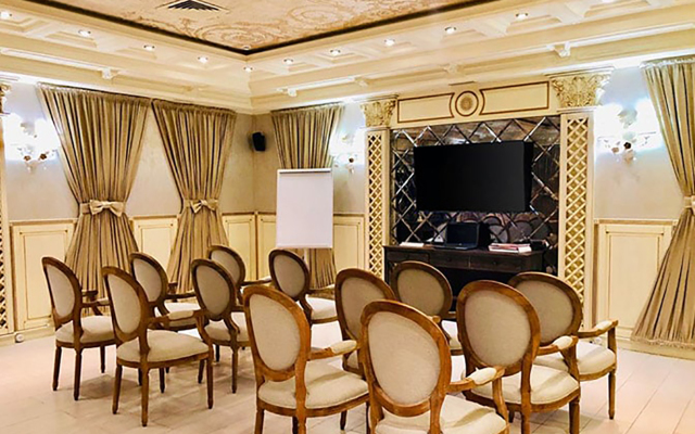 Classic Grand Hotel