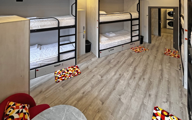 V Tsentre Hostel