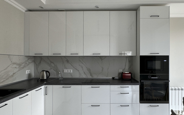 S Panoramnym Ostekleniem I Dizaynerskim Remontom Flat