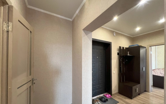 V Novom Dome V Tsentre Goroda Flat