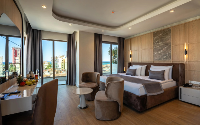 Awen Hotel Lara