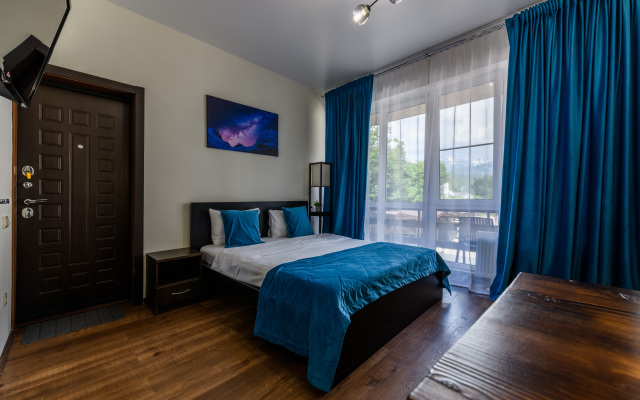 Oplot - Uluchshennye s balkonom 2 Apartments