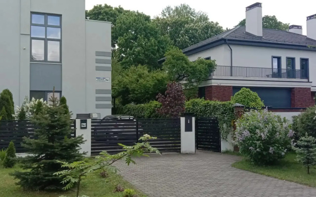 Na Ulitse Geroyev Oborony Brestskoy Kreposti 20/2 Guest House