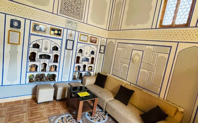 Chor Minor 100 m do starogo goroda s besplatnum bassejnom  Hotel
