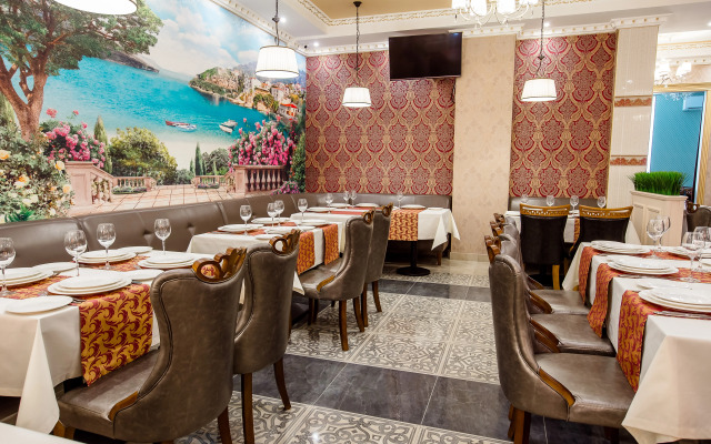 Отель Версаль