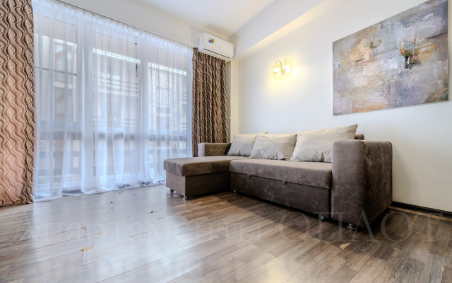 Oplot - Semejnye s odnoj spal'nej i balkonom 3 Apartments