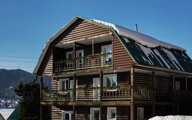 Guest house Gostevoy Dvor Bulavkinykh "na Teletskom"