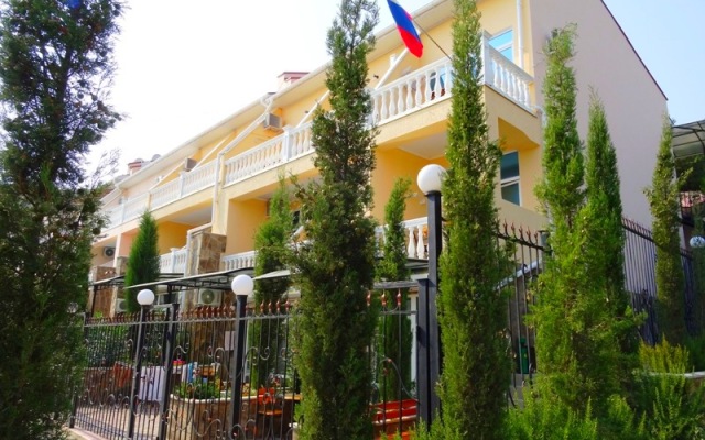 Villa Arnis Guest House