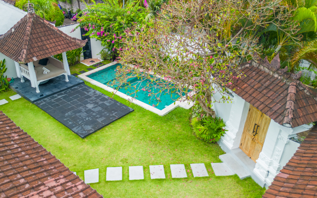 Curves Bali Villa
