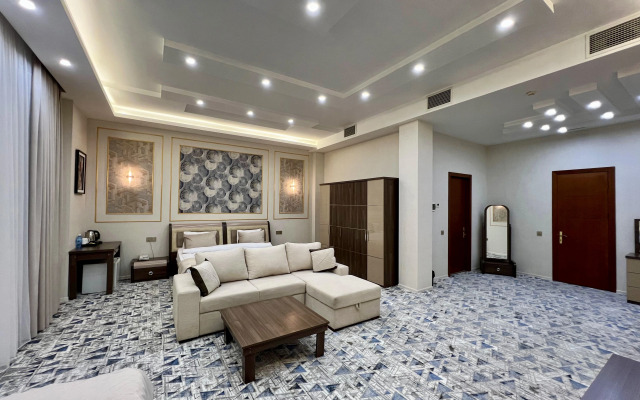 Royal Mansion Hotel
