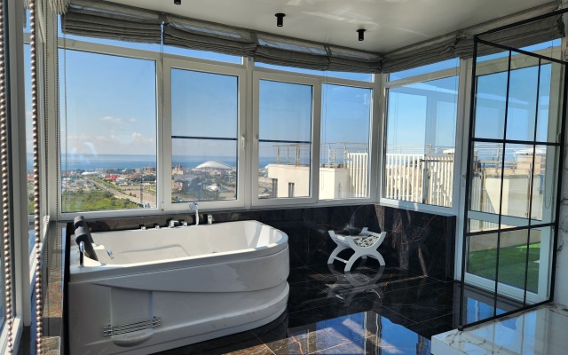 S Dizaynerskim Remontom Villa