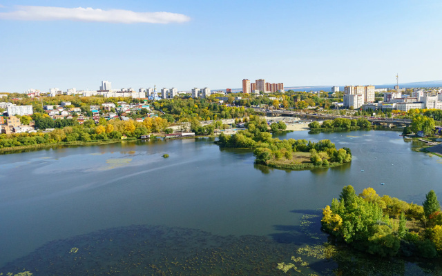 Apartamenty Brutal'nyj Lev na 23 etaze s panoramnym vidom na reku