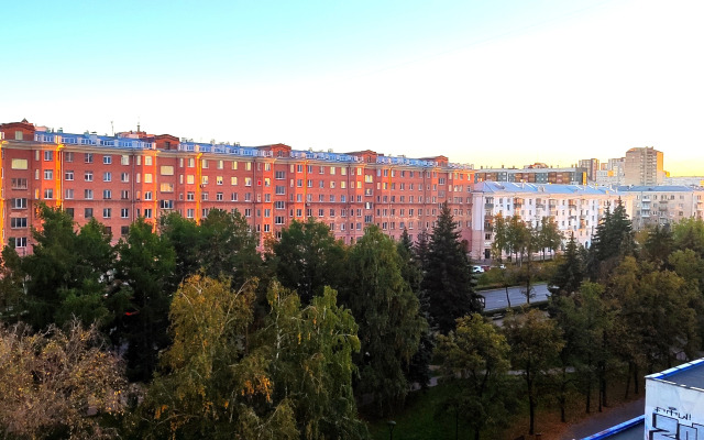 Khudozhnik Zhdyot Svoikh Gostey Flat