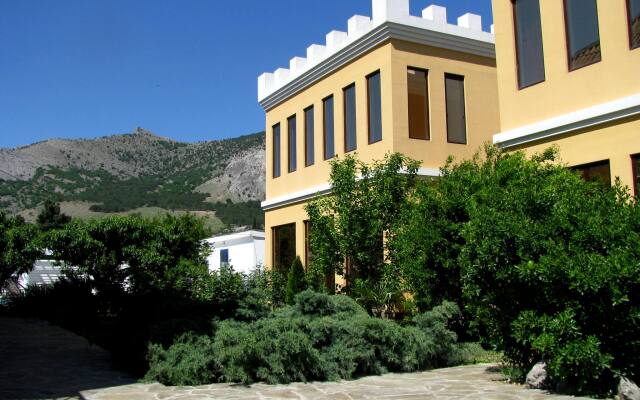 Sunny Holiday Private House