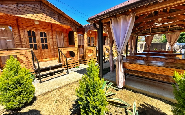 Domiki Naberezhnaya Viktoriya 100 m ot morya Guest House