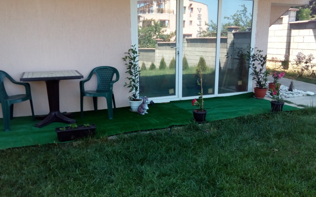 Miranis Houses Guest House