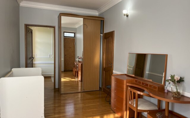 Частный Дом 327 с Бассейном и Видом на Горы