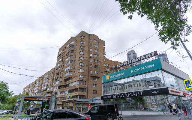 Апартаменты Трёхкомнатные с джакузи на Антона Валека 12