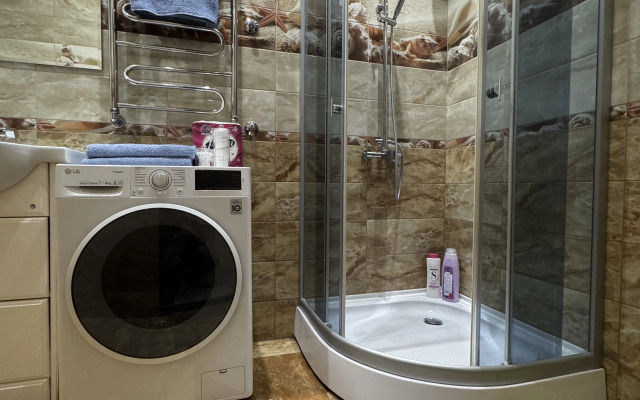 V Stile Modern v Samom Serdtse Stolitsy s Kruglosytochnym Zaseleniem Ulitsa Komsomolskaya 34 Apartments