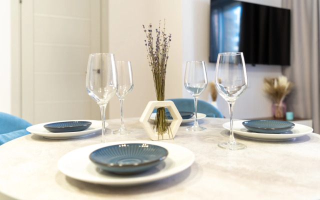 Евродвухкомнатные Апартаменты Stepanenkov на Онежской 4/1