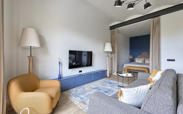 Апартаменты MyHomeYourHome на Чайковского 2\7