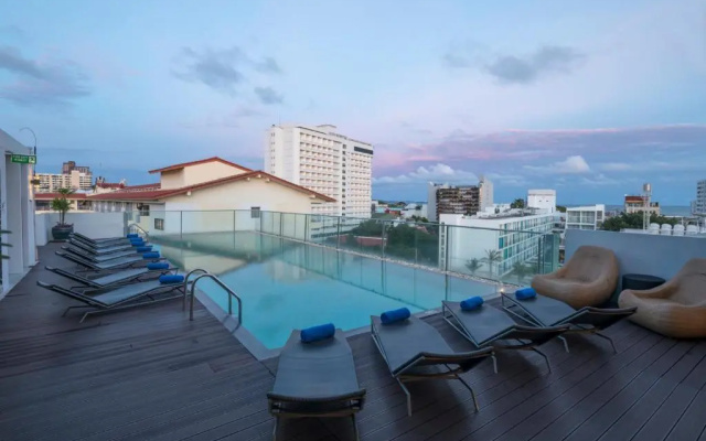 Travelodge Pattaya – Pool – Pattaya