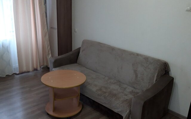 Ulitsa Kuzymina, 3 Apartments
