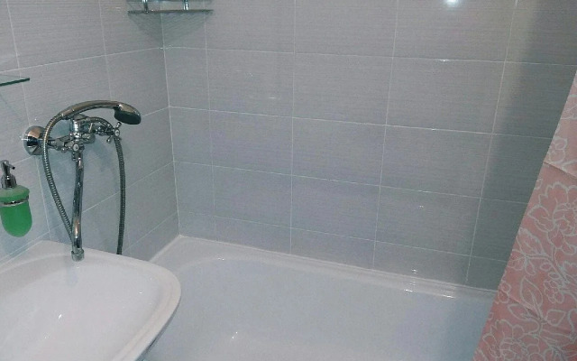 Uyutnaya Kvartira Na Prospekte Stachki Flat