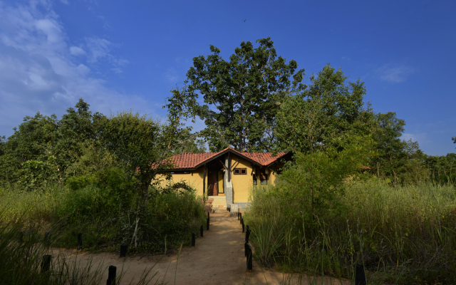 Pugdundee Safaris - Kanha Earth Lodge Bungalow