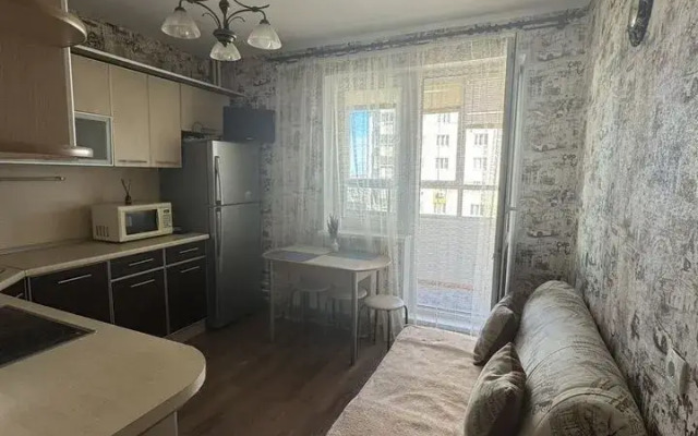 Квартира однокомнатная с видом на Волгу и стaдиoн