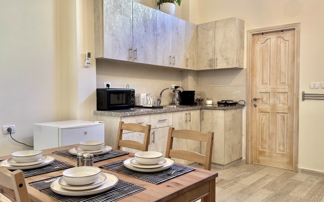 Shikarnye Apartamenty Ryadom s Parizhskoy Ploschadyyu v Khayfe Apartments