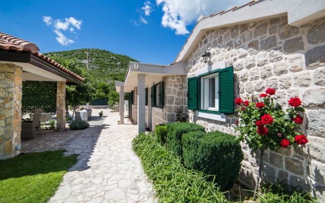 Villa with pool near Makarska Villa