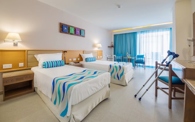 Cavo Maris Beach Hotel