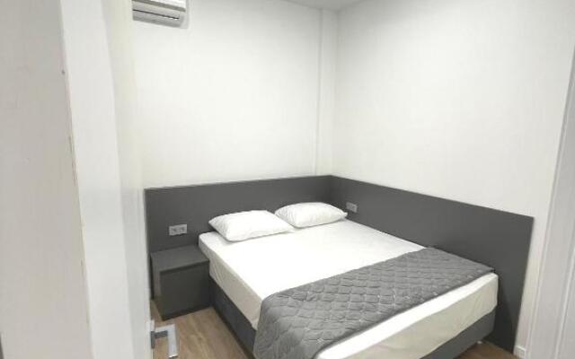 Leont Apartments