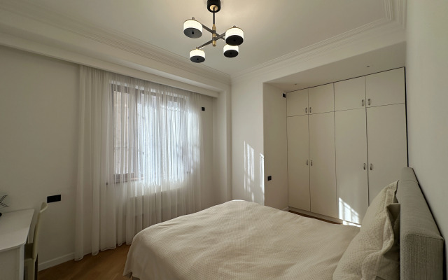 3-K Kvartira na Prospekte Sayat-Novy Flat