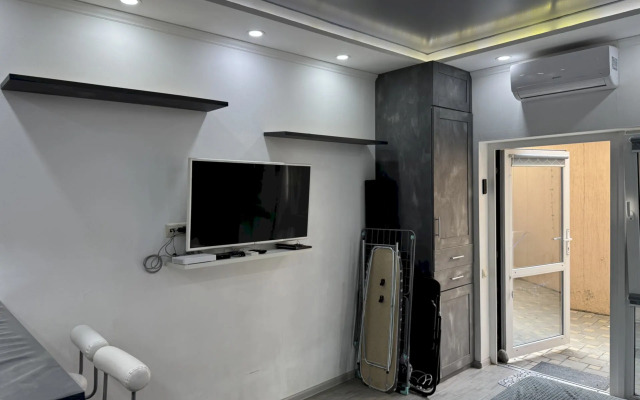 574 S Otdelnym Vkhodom I Mini-Kukhney Zhk Albatros Apartments