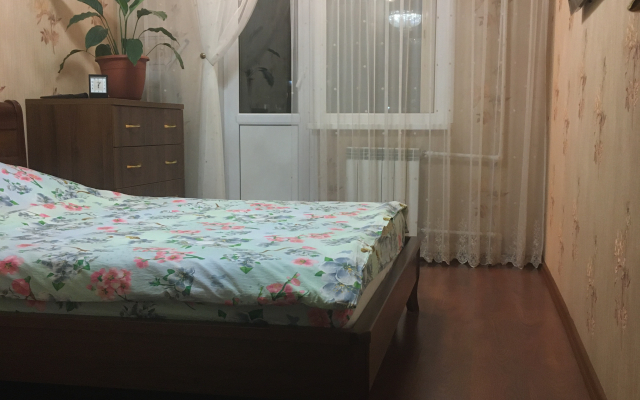 Kvartira Trekhkomnatnaya Na Prospekte Syuyumbike 49/1 (43/16) Flat