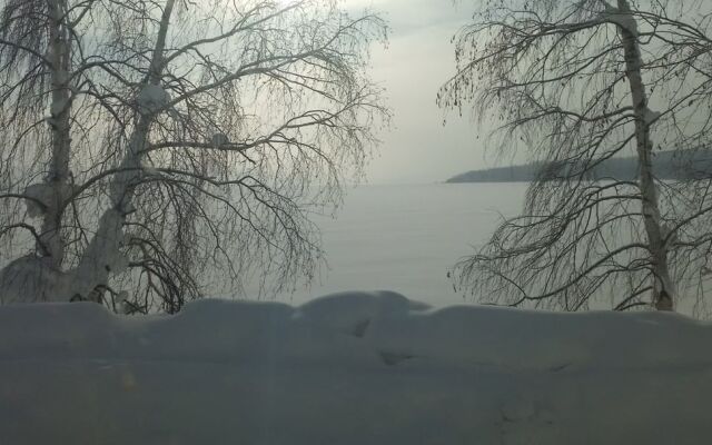 Lake House Hotel