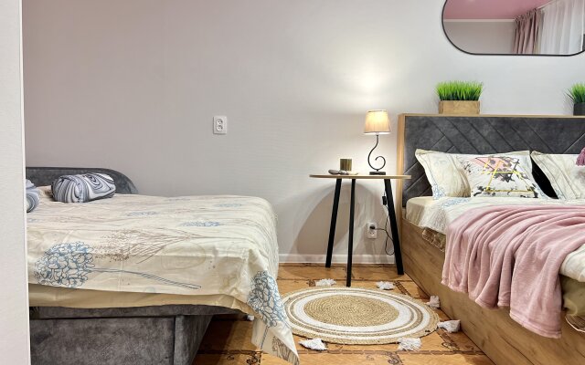 Апартаменты в тихом районе на восьмом этаже