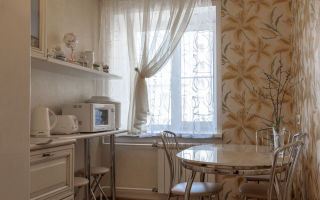 2-Kh Komnatnaya  V Tikhom Tsentre  Flat