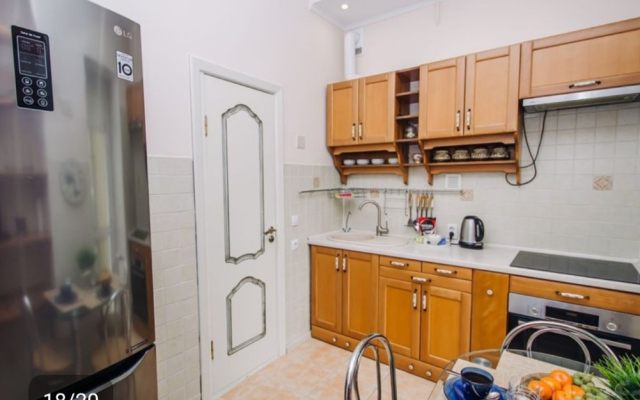 Apartments Trekhkomnatnye Apartamenty