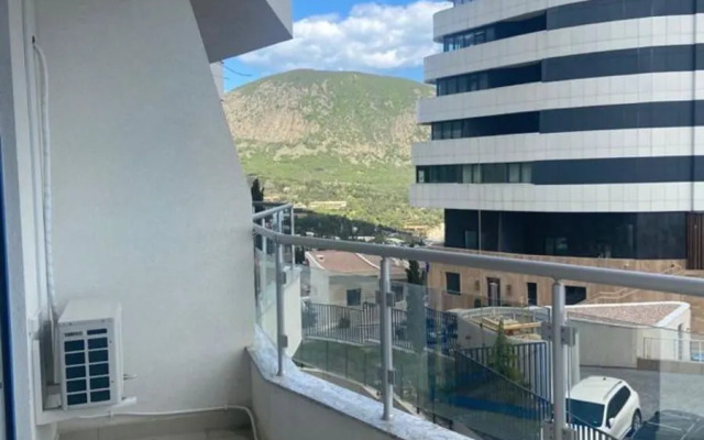 Апартаменты на Ялтинской 12А, ЖК Шато Лувр