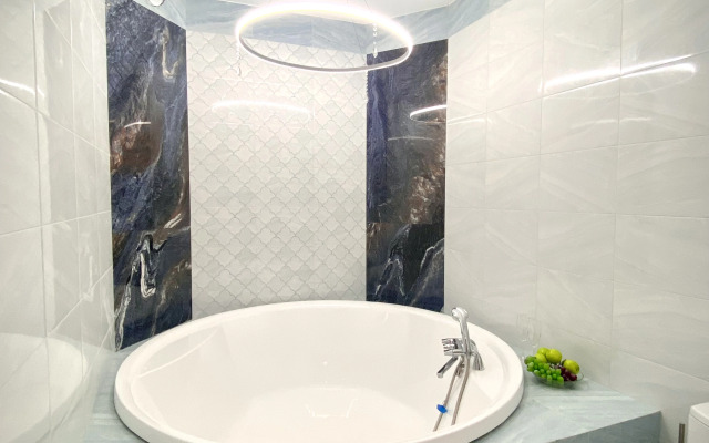 Квартира Уютная студия в центре с большой ванной