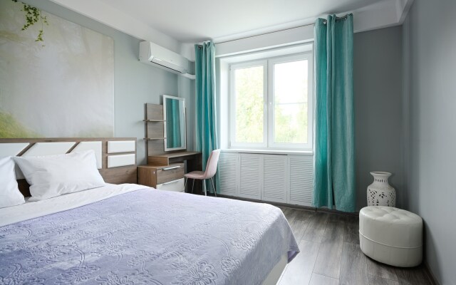 1912 U Metro Novocherkasskaya Apartment